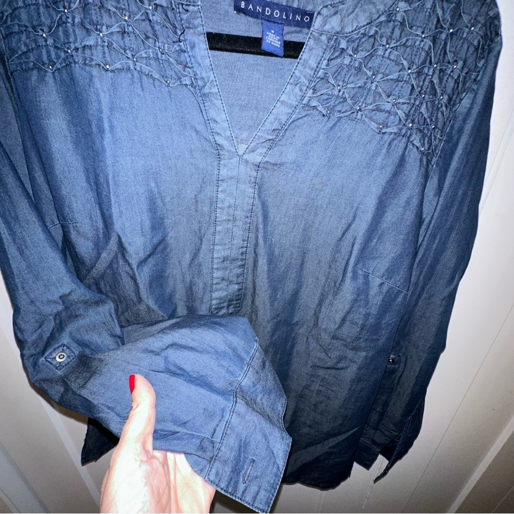 Bandolino Blue Chambray Women’s Shirt medium - Picture 4 of 8